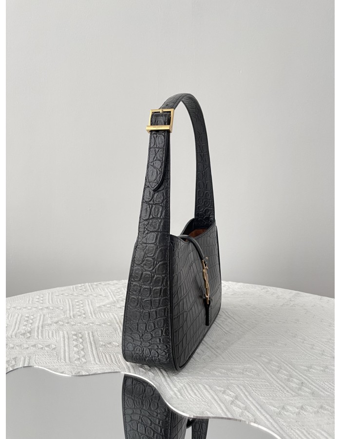 LE 5 À 7 SAINT LAURENT