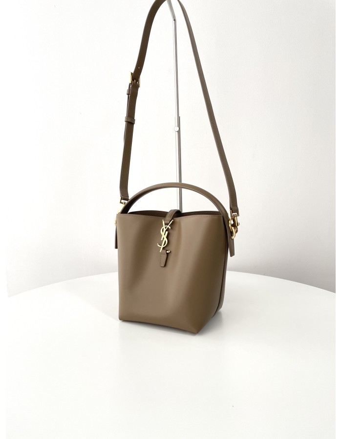 Le 37 SMALL SAINT LAURENT