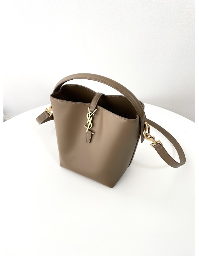 Le 37 SMALL SAINT LAURENT