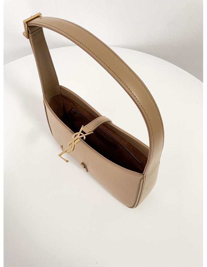 LE 5 À 7 SAINT LAURENT