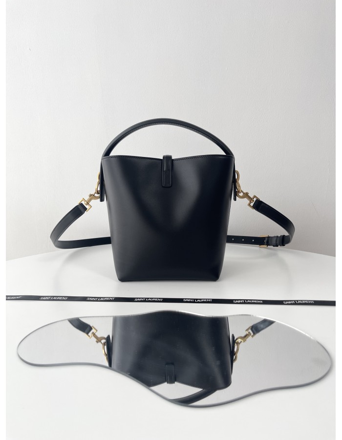 Le 37 SMALL SAINT LAURENT