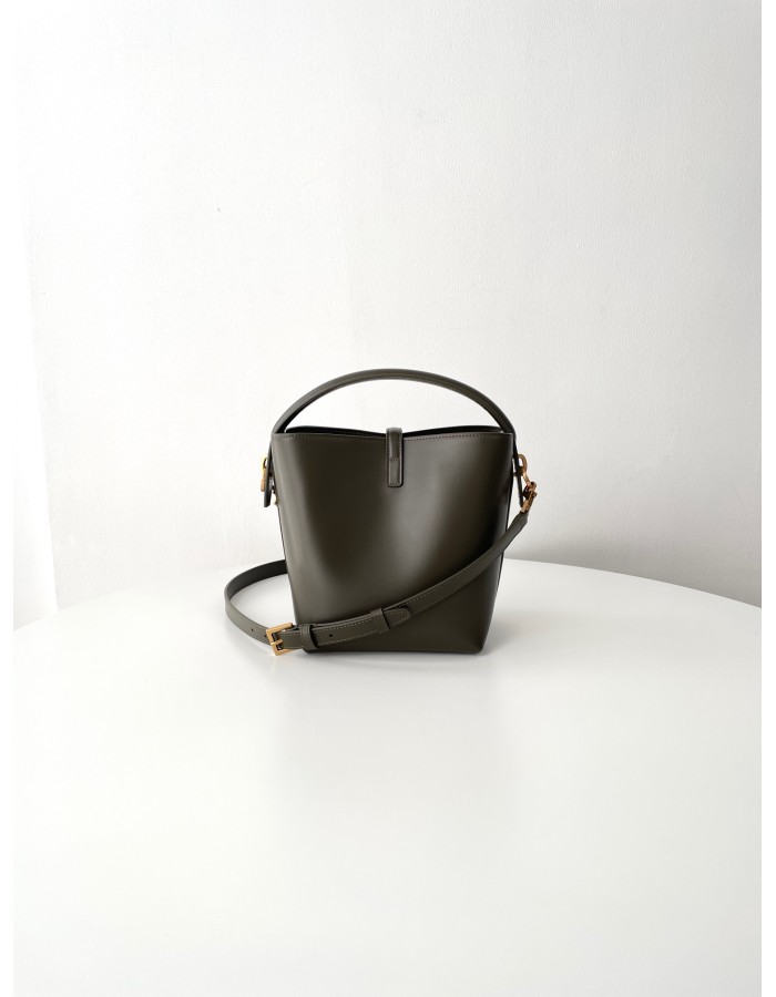 Le 37 SMALL SAINT LAURENT