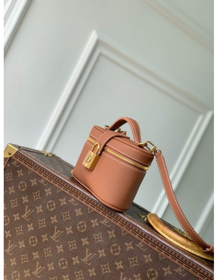 Pochette Vanity Low Key LOUIS VUITTON