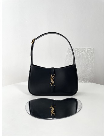 LE 5 À 7 SAINT LAURENT