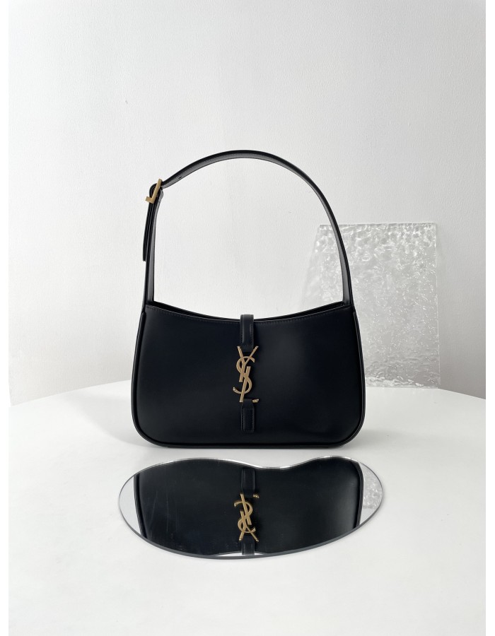 LE 5 À 7 SAINT LAURENT