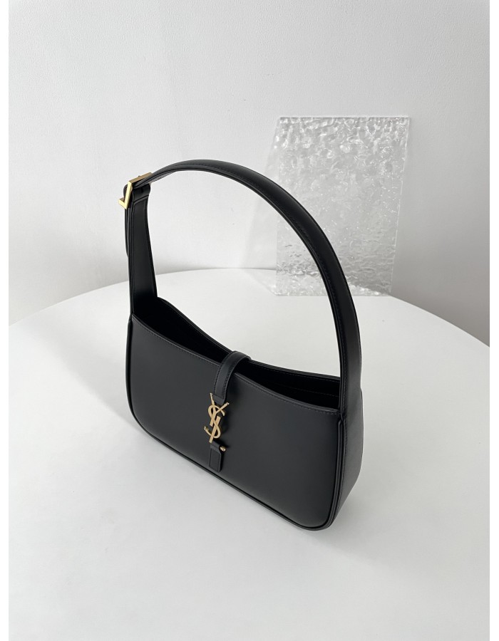 LE 5 À 7 SAINT LAURENT