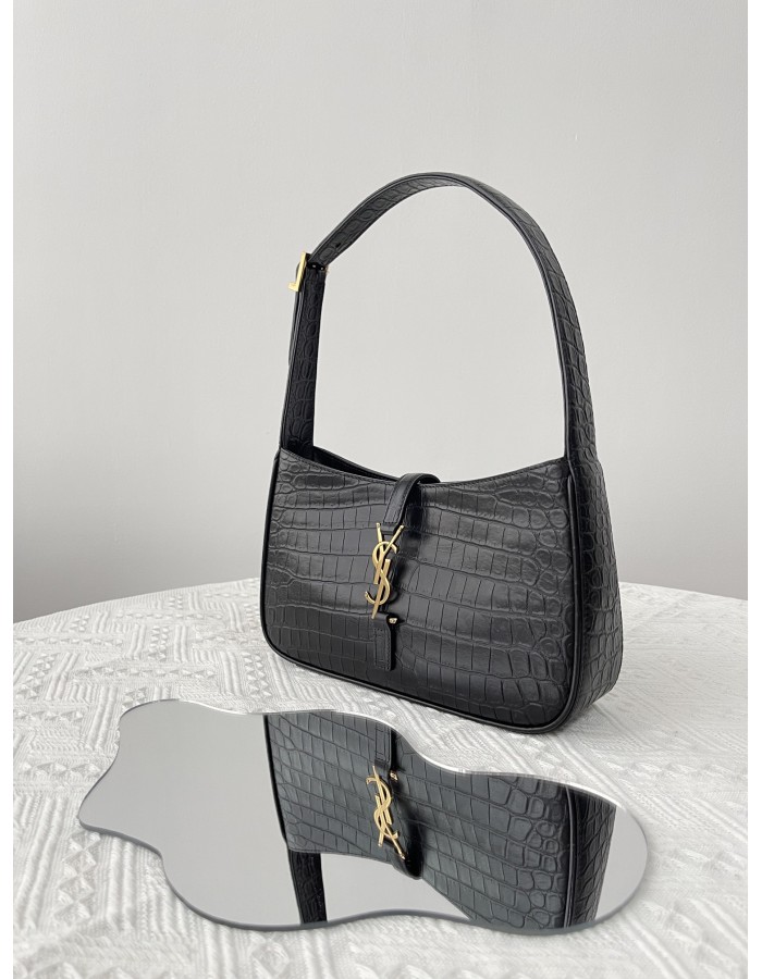LE 5 À 7 SAINT LAURENT