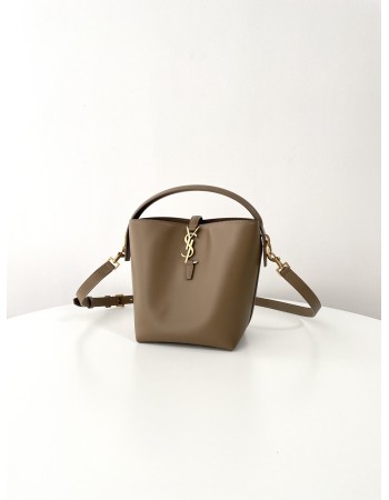 Le 37 SMALL SAINT LAURENT