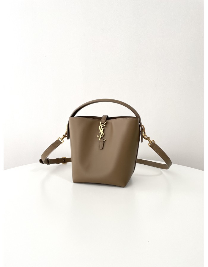 Le 37 SMALL SAINT LAURENT