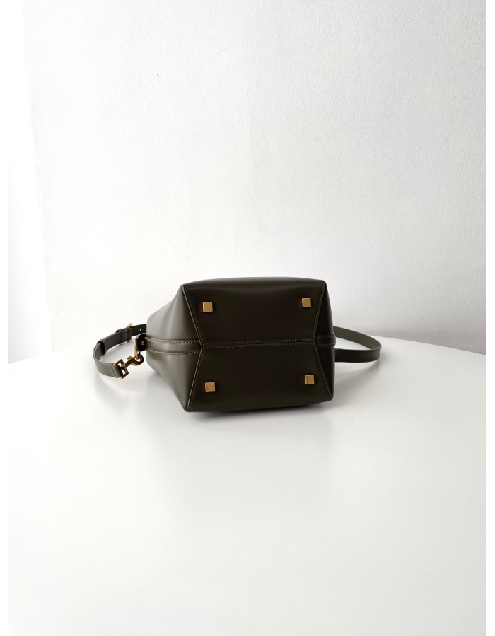 Le 37 SMALL SAINT LAURENT
