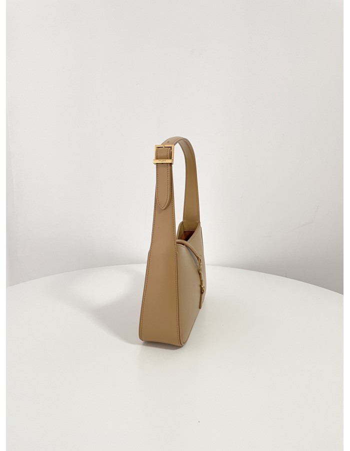 LE 5 À 7 SAINT LAURENT