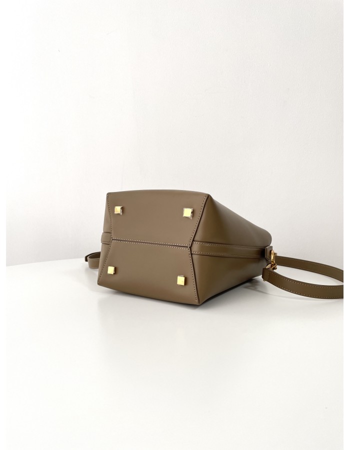 Le 37 SMALL SAINT LAURENT
