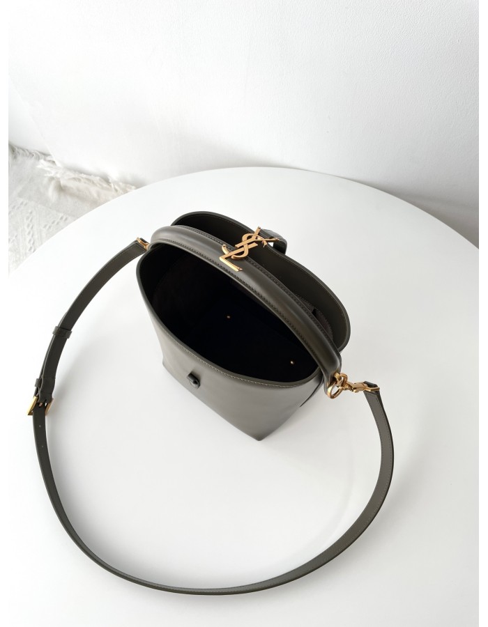 Le 37 SMALL SAINT LAURENT