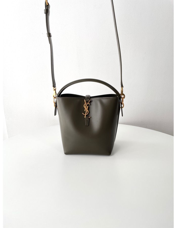 Le 37 SMALL SAINT LAURENT