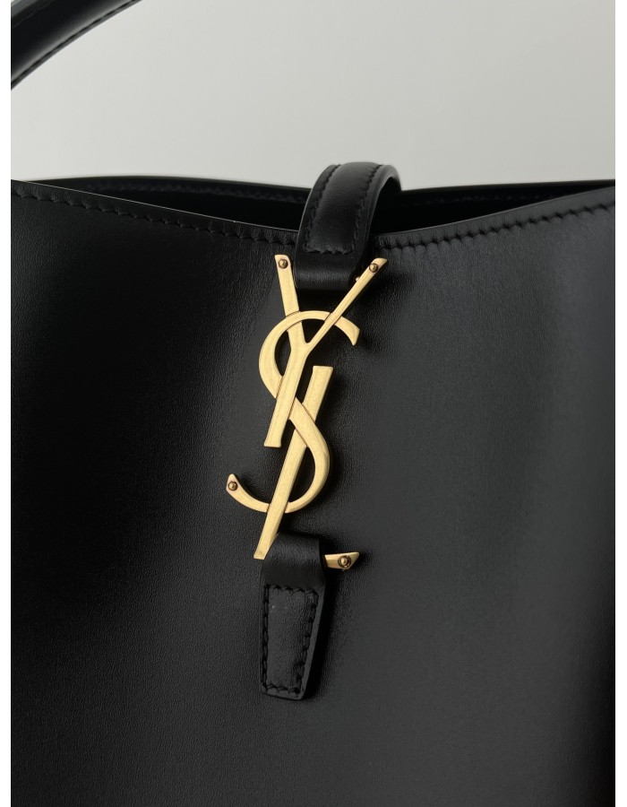 Le 37 SMALL SAINT LAURENT