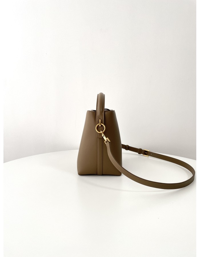 Le 37 SMALL SAINT LAURENT