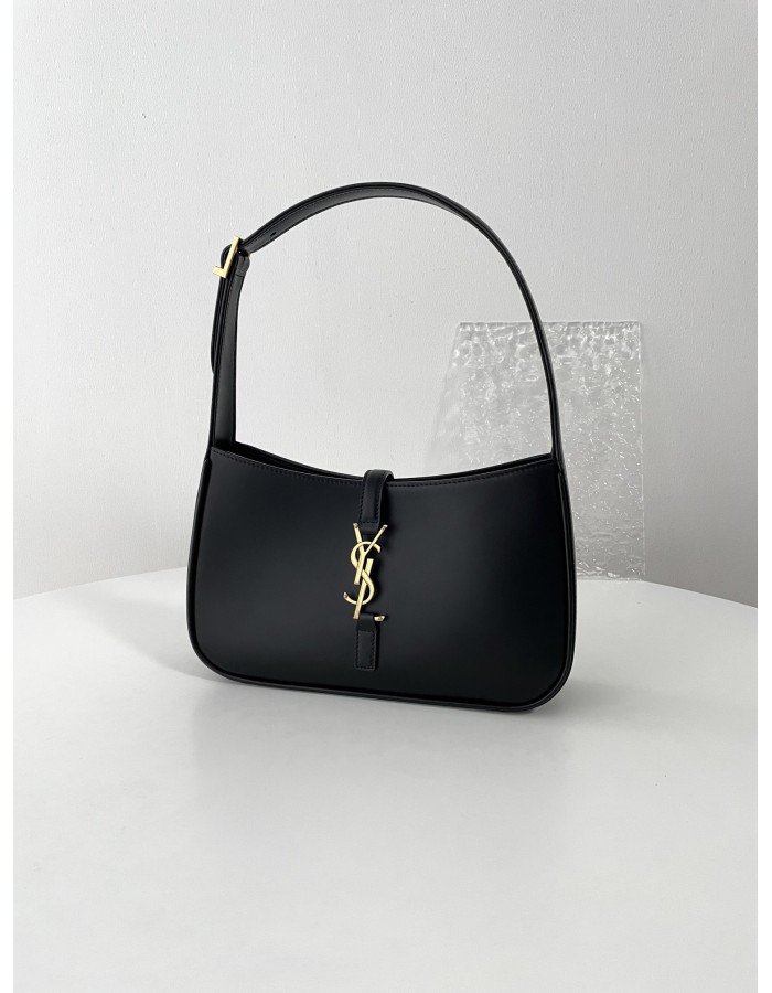 LE 5 À 7 SAINT LAURENT