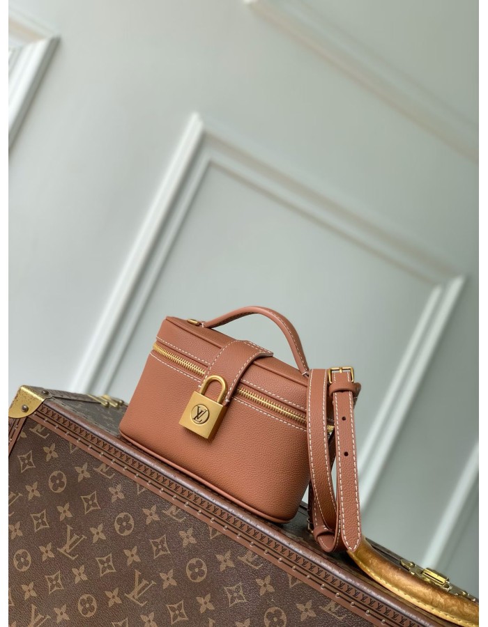 Pochette Vanity Low Key LOUIS VUITTON