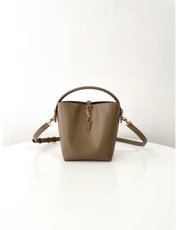 Le 37 SMALL SAINT LAURENT