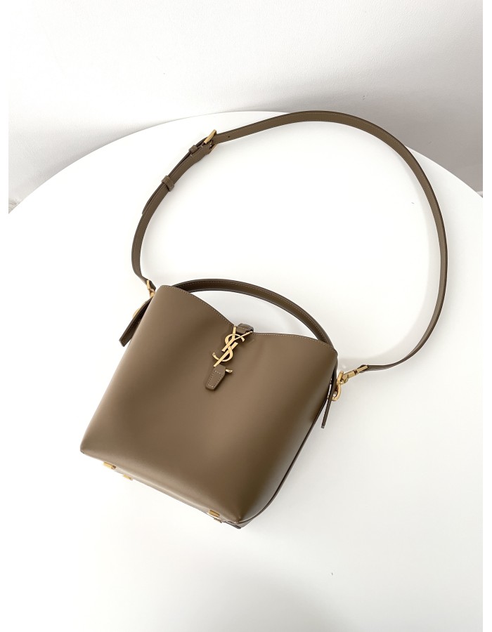 Le 37 SMALL SAINT LAURENT