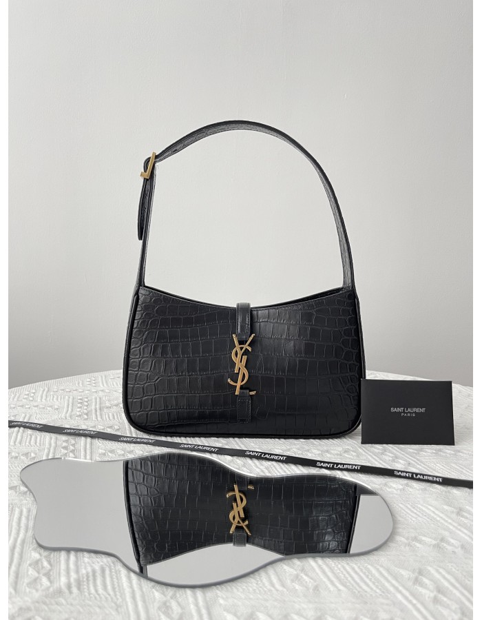 LE 5 À 7 SAINT LAURENT