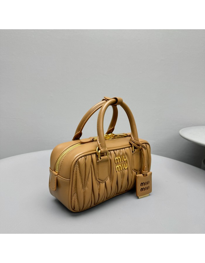 Borsa Arcadie in nappa matelassé MIUMIU