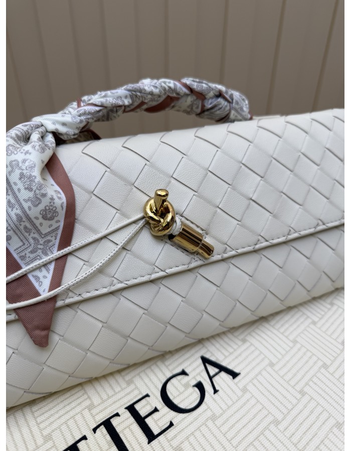 Andiamo Clutch BOTTEGA VENETA
