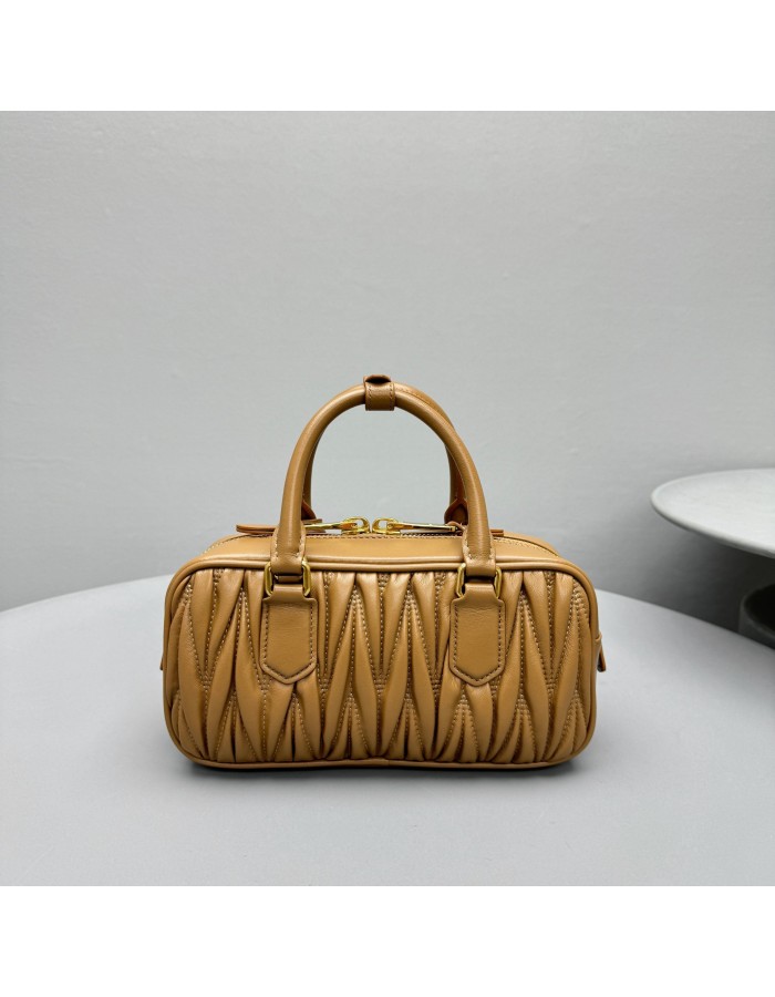 Borsa Arcadie in nappa matelassé MIUMIU