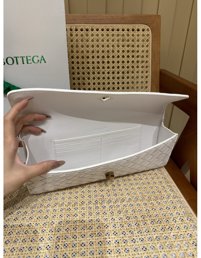 Andiamo Clutch BOTTEGA VENETA