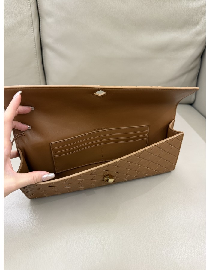 Andiamo Clutch BOTTEGA VENETA