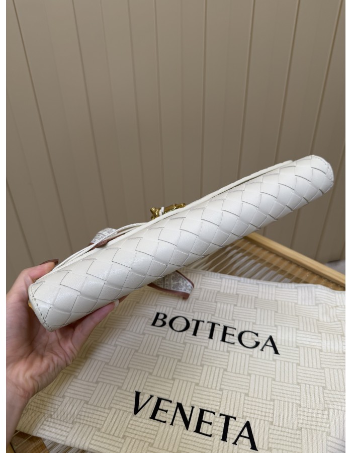 Andiamo Clutch BOTTEGA VENETA