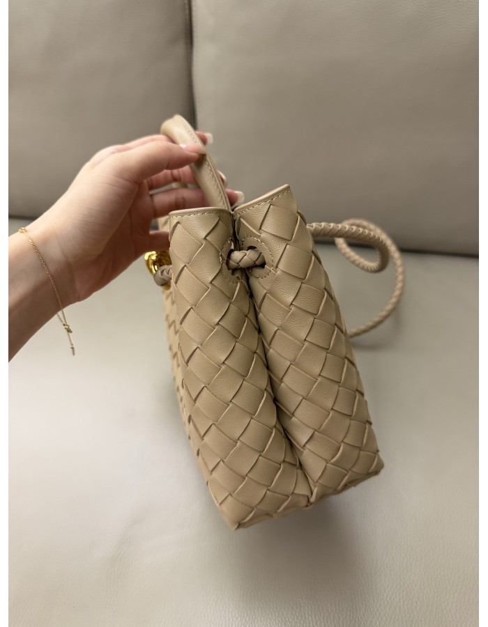 Andiamo piccola BOTTEGA VENETA
