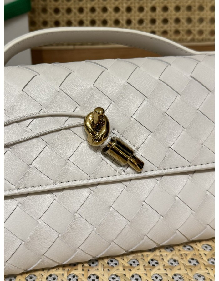Andiamo Clutch BOTTEGA VENETA