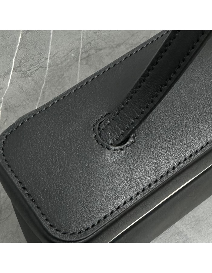 RECTANGLE IN MORBIDA PELLE DI VITELLO CELINE
