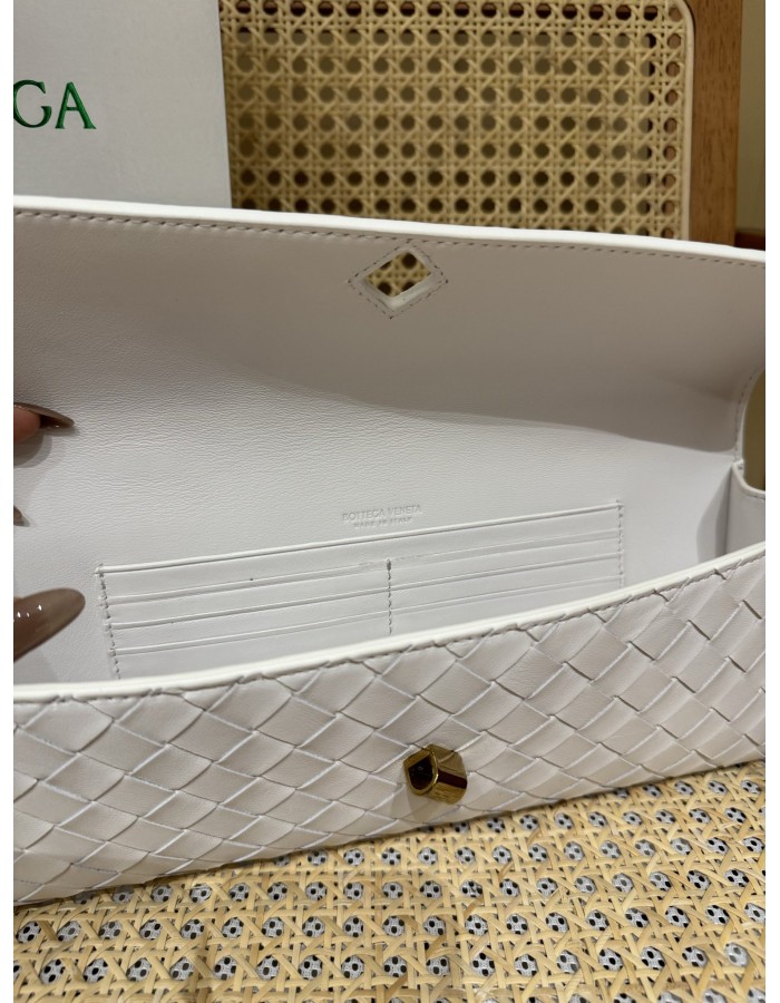 Andiamo Clutch BOTTEGA VENETA