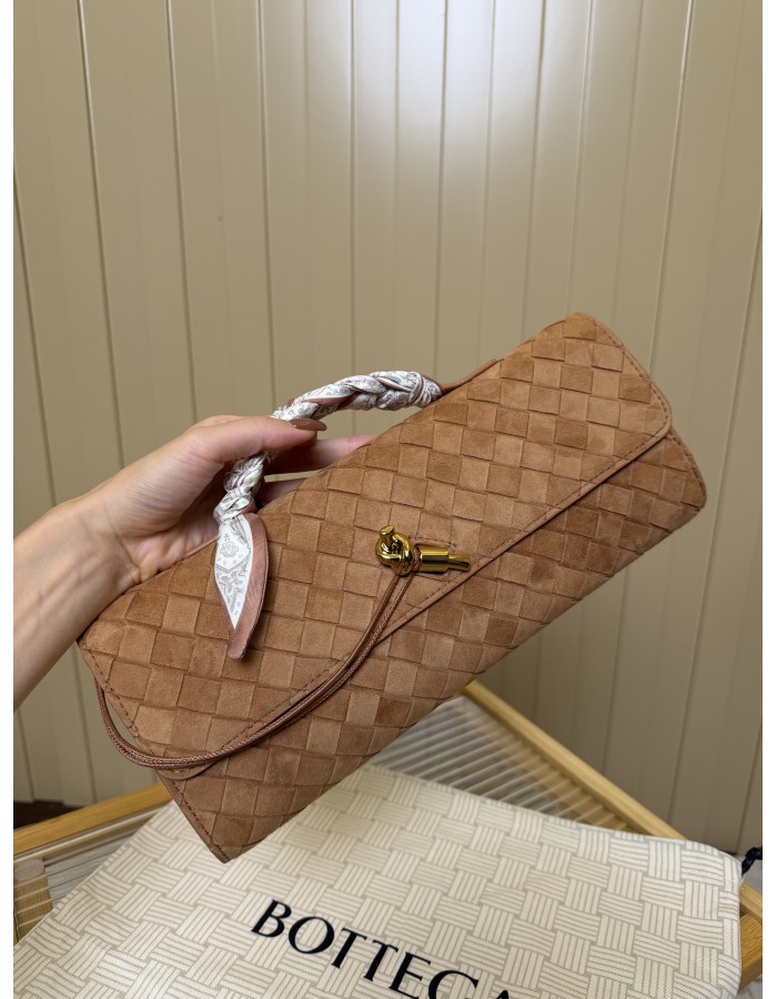 Andiamo Clutch BOTTEGA VENETA