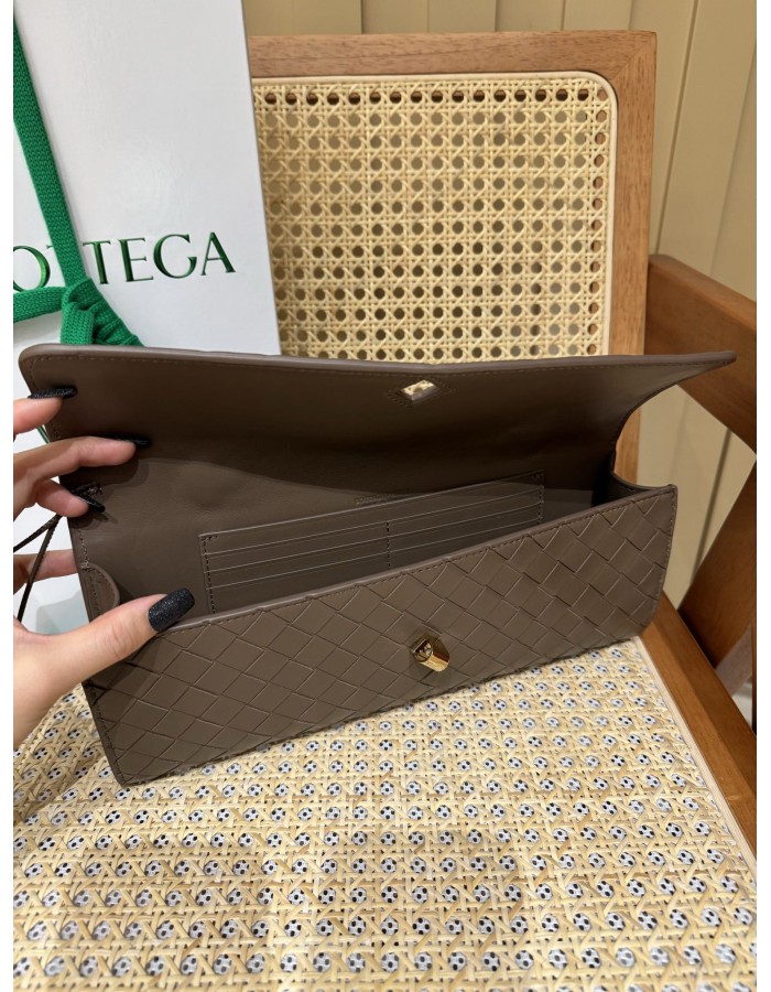 Andiamo Clutch BOTTEGA VENETA
