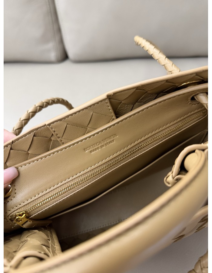 Andiamo piccola BOTTEGA VENETA