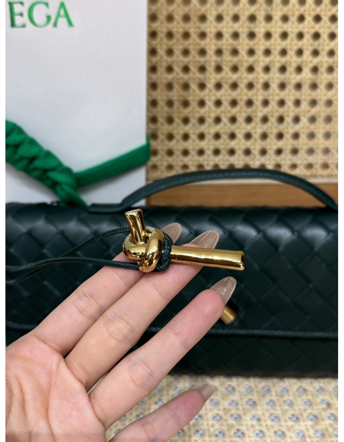 Andiamo Clutch BOTTEGA VENETA
