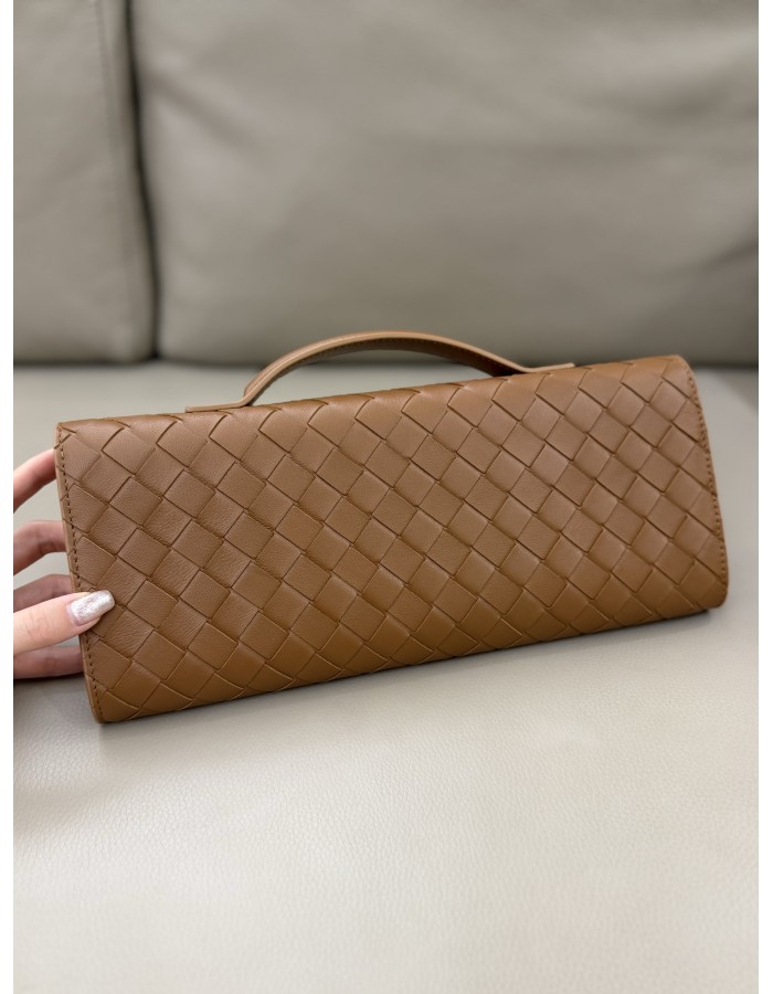 Andiamo Clutch BOTTEGA VENETA