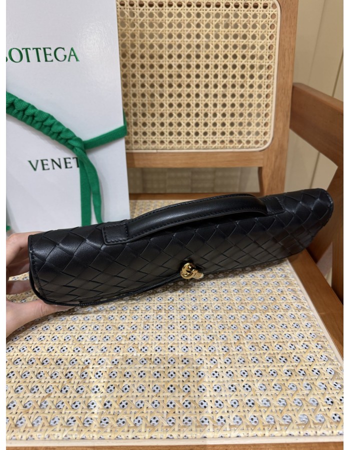 Andiamo Clutch BOTTEGA VENETA