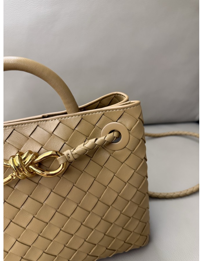 Andiamo piccola BOTTEGA VENETA