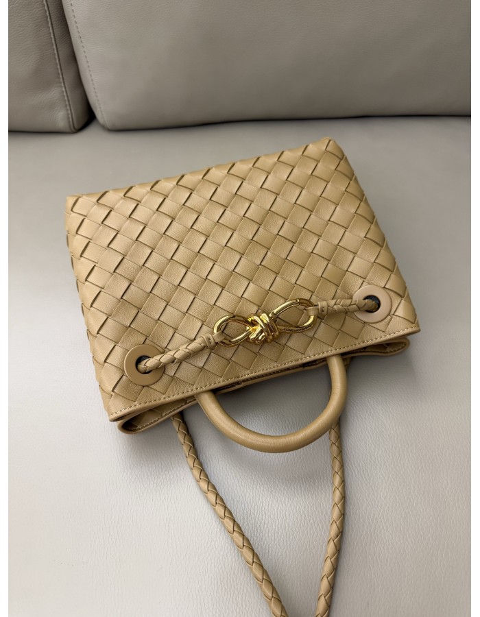 Andiamo piccola BOTTEGA VENETA