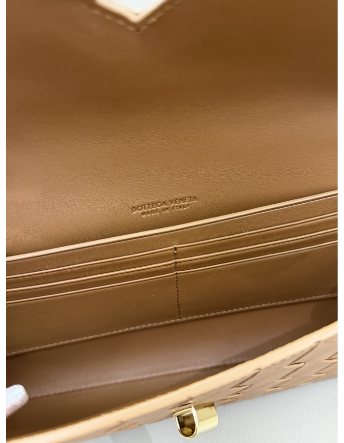 Andiamo Clutch BOTTEGA VENETA