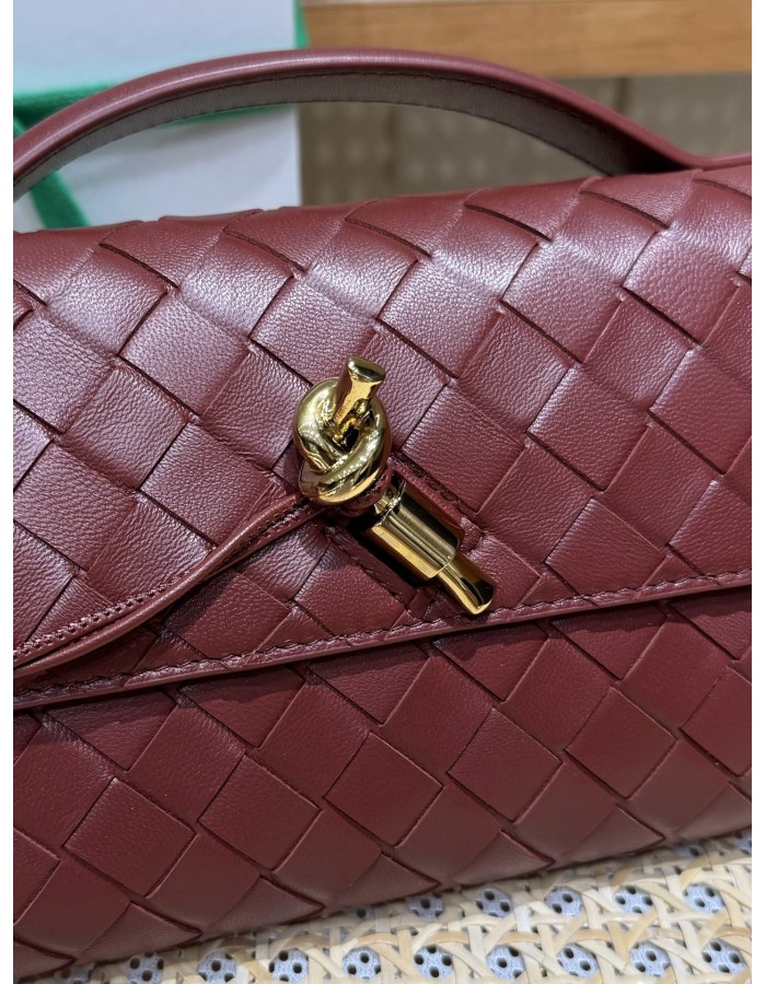 Andiamo Clutch BOTTEGA VENETA