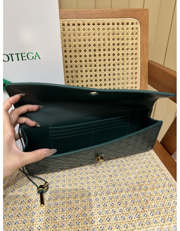 Andiamo Clutch BOTTEGA VENETA
