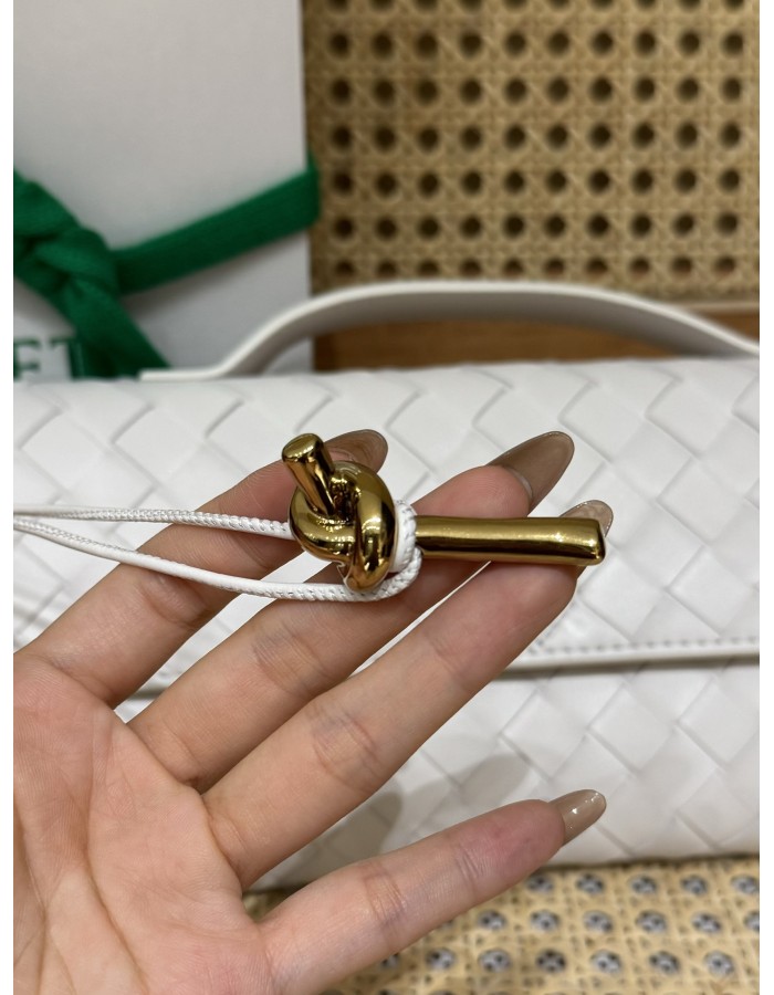 Andiamo Clutch BOTTEGA VENETA