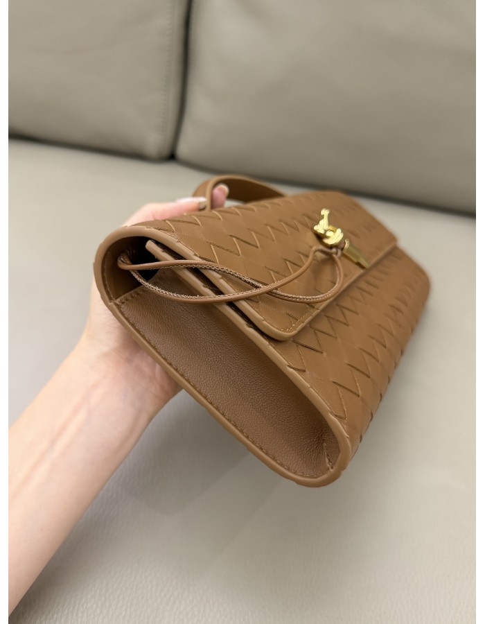Andiamo Clutch BOTTEGA VENETA