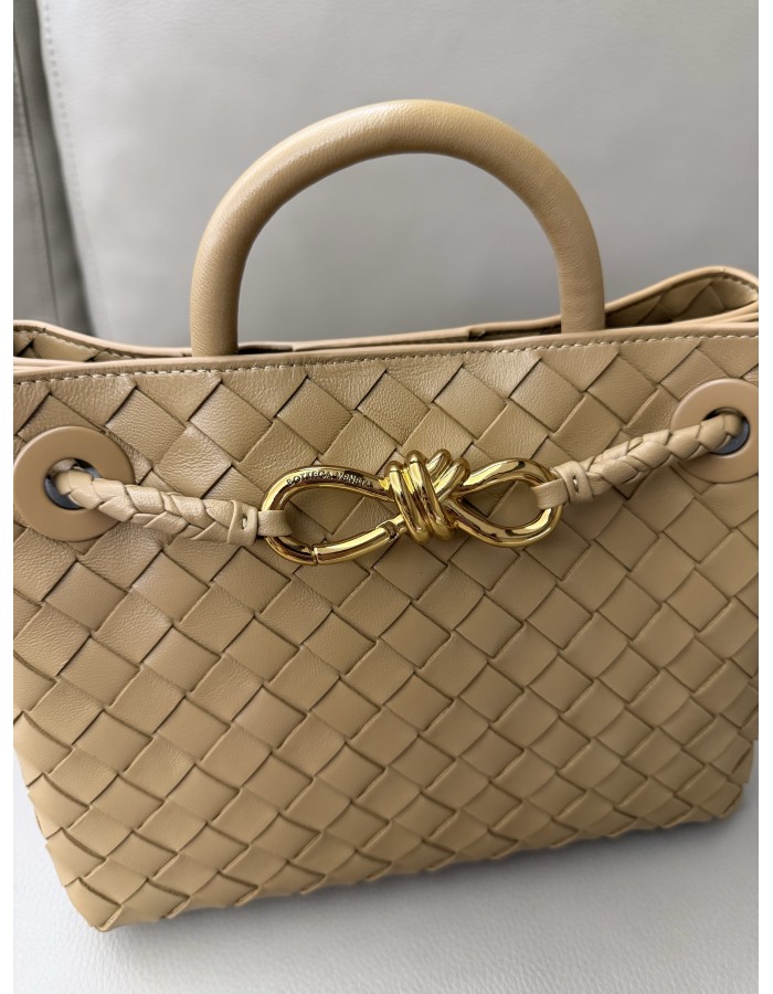 Andiamo piccola BOTTEGA VENETA