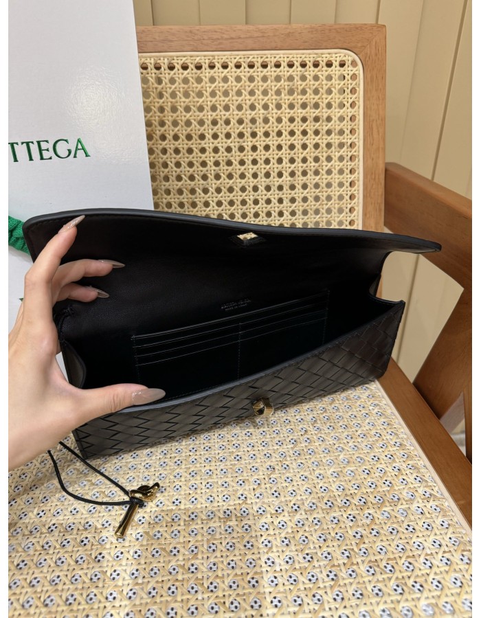 Andiamo Clutch BOTTEGA VENETA